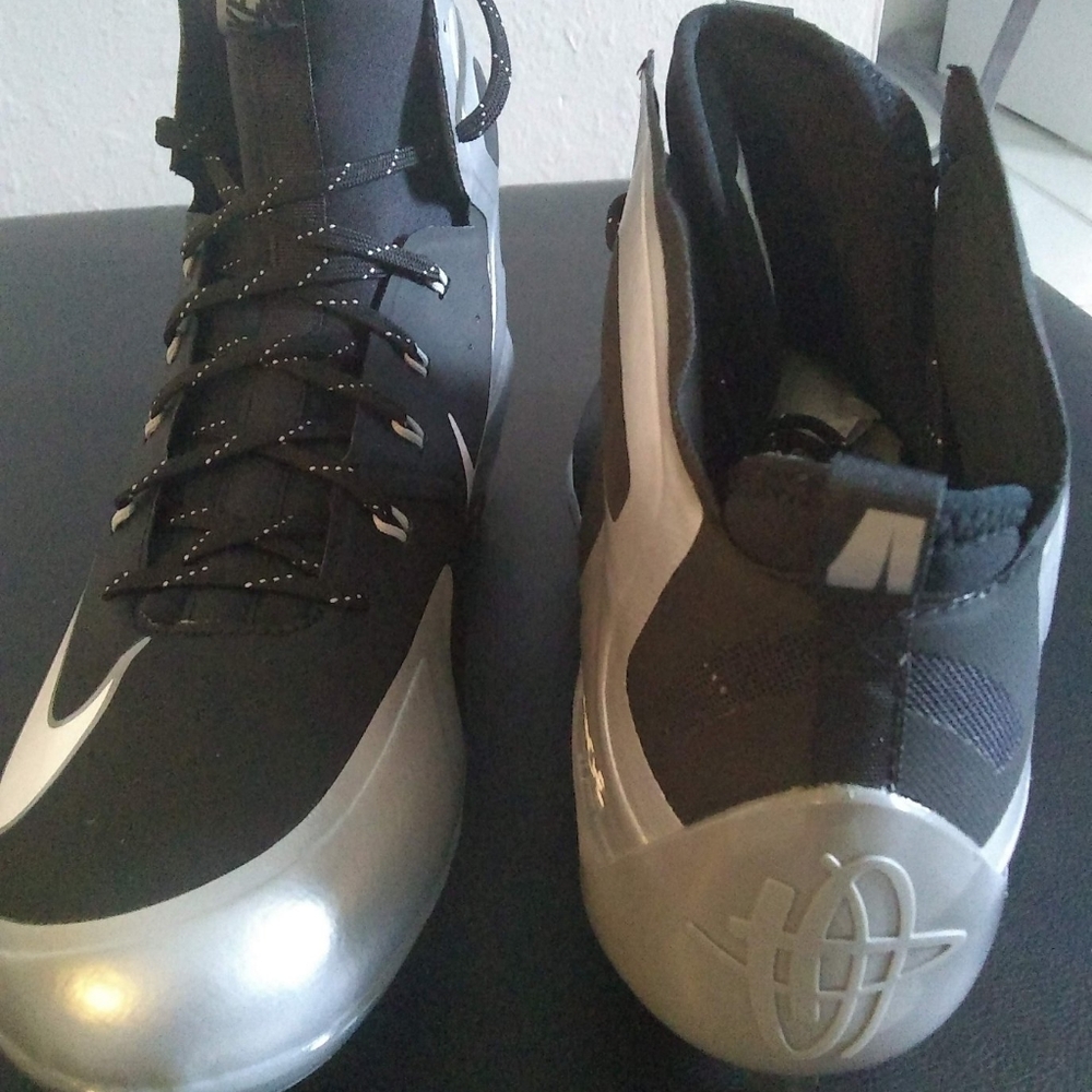 Nike Cleats - Picture 2 of 4